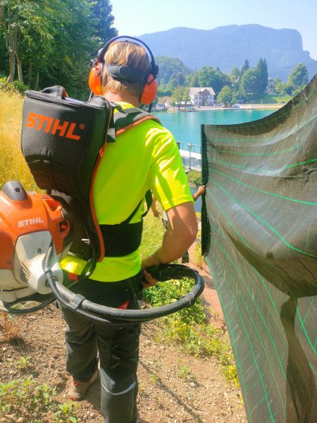 Košnja z zaščito za avtomobile